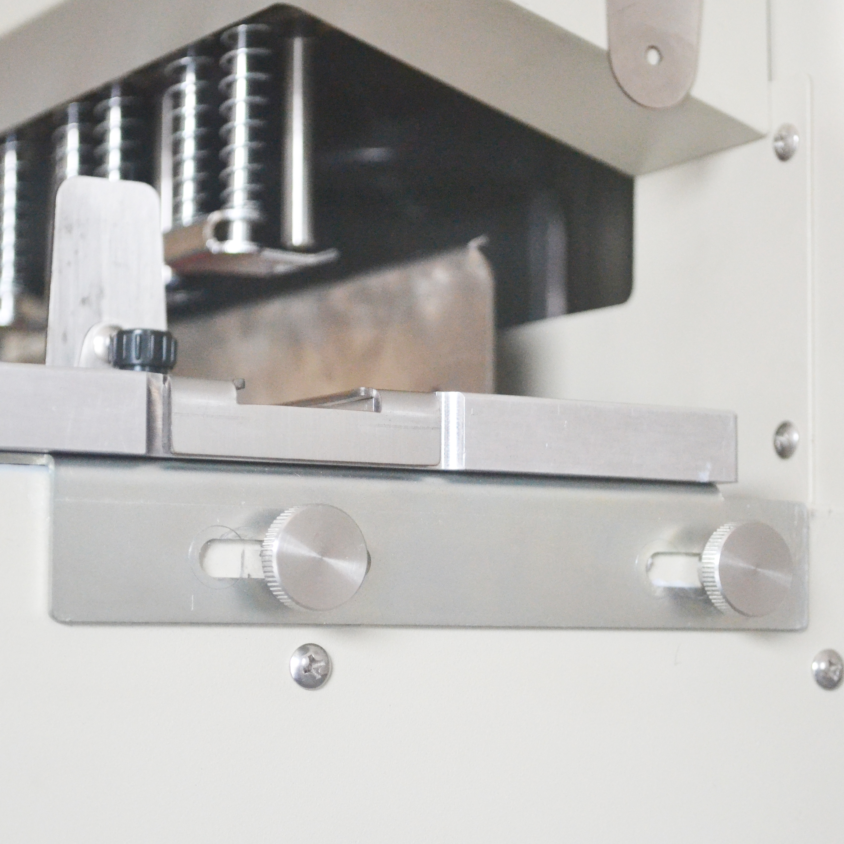 Автоматическая 4-шпиндельная дрель для бумаги DK-4